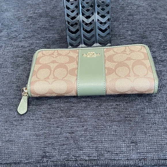 Coach Accordion Signature Canvas Sage Green & Beige Zip Wallet With Leather - Picture 7 of 7